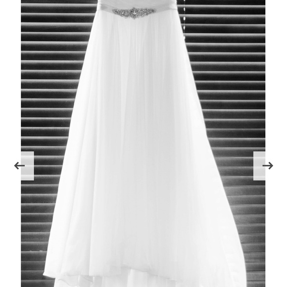 Cap sleeve chiffon wedding gown - Picture 3 of 6